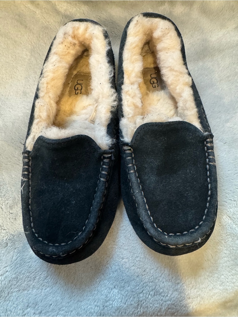 UGG Ansley Navy Blue Suede Moccasin Slippers with Cream Shearling Trim Size 7 - Picture 2 of 8